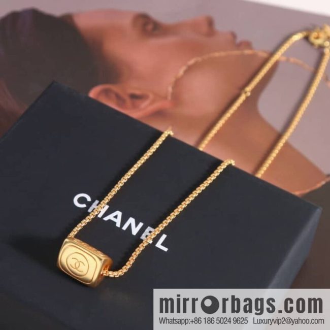 New ☑️ CHANEL Chanel double c gold medieval triangle three-sided necklace