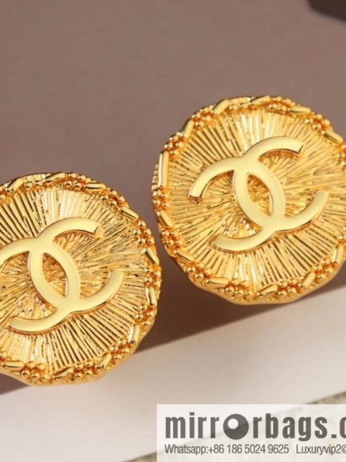 New ☑️ CHANEL Chanel double c gold medieval round earrings