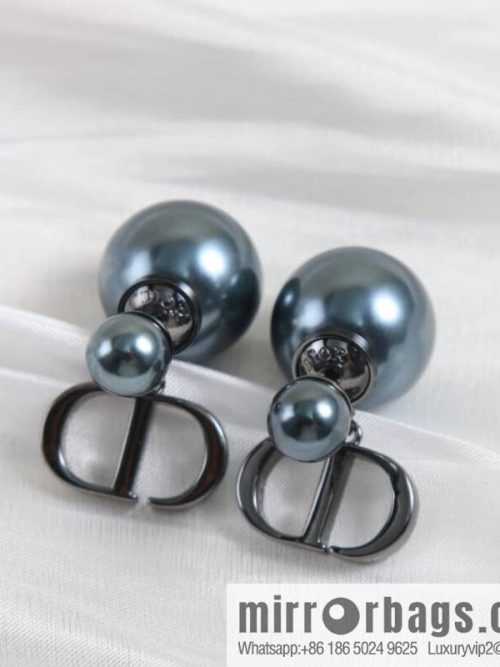 New ☑️ DIOR Dior black size pearl stud earrings