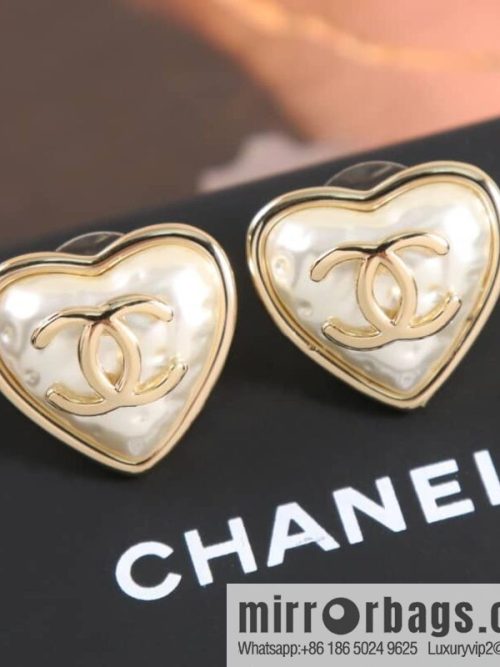 New ☑️ CHANEL Chanel double c love peach heart stud earrings
