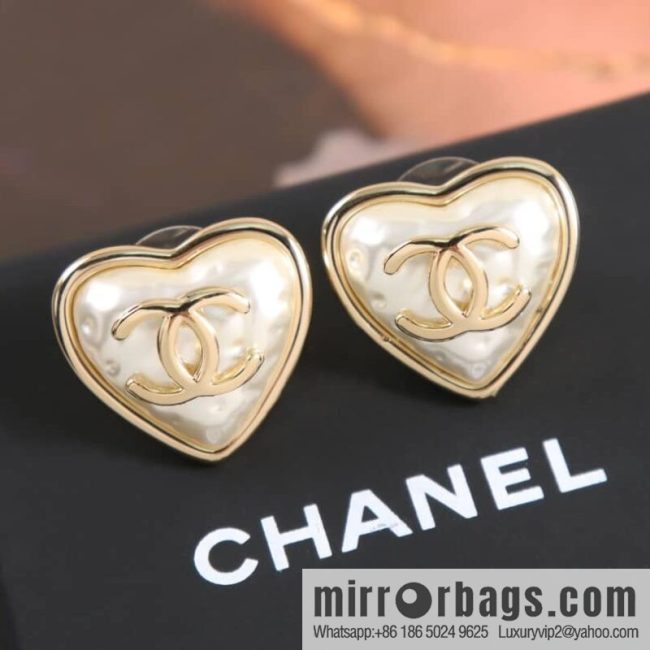 New ☑️ CHANEL Chanel double c love peach heart stud earrings