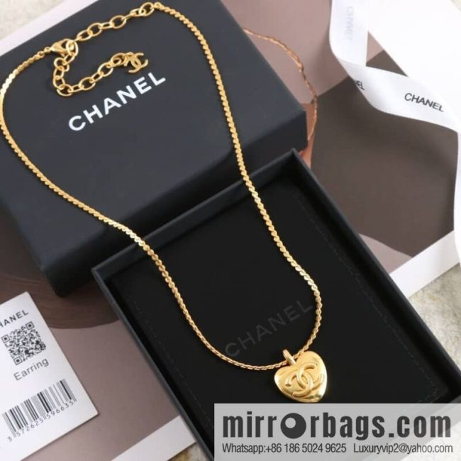 New ☑️ CHANEL Chanel gold double c love peach heart necklace