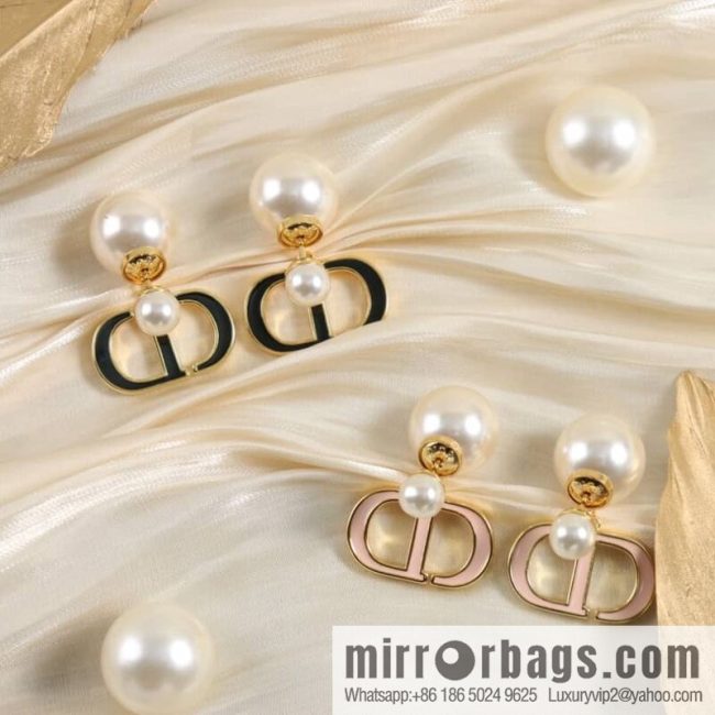 New ☑️ DIOR Dior size pearl CD stud earrings