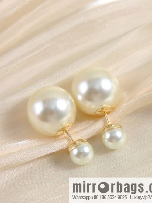 New ☑️ DIOR Dior size pearl CD stud earrings