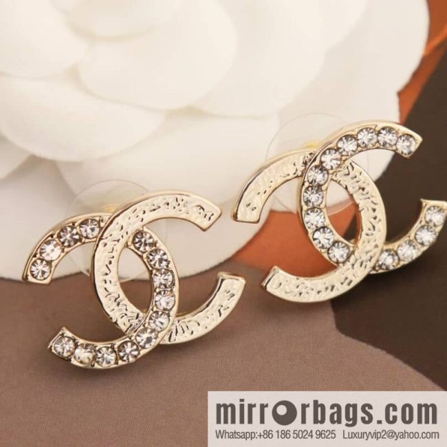 New ☑️ CHANEL Chanel c1 double c half diamond stud earrings