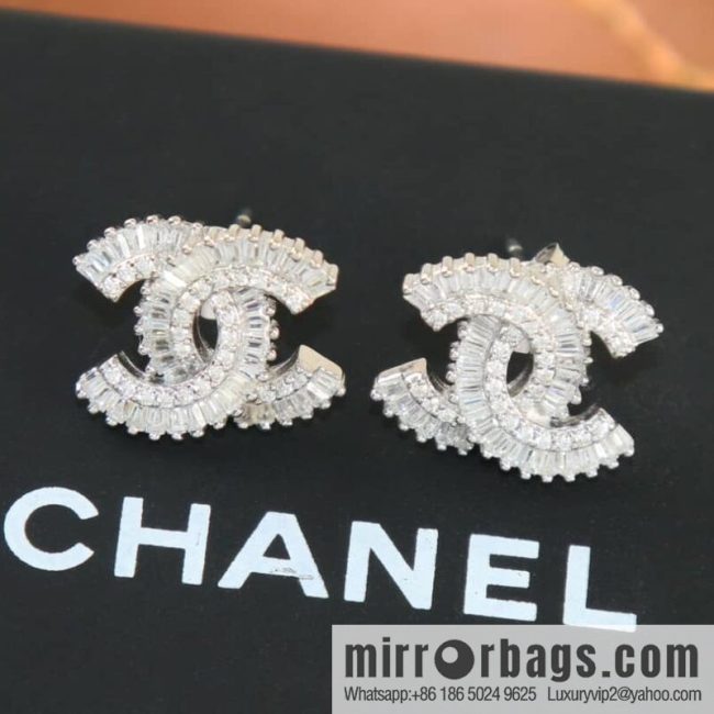 New ☑️ CHANEL Chanel c1 double c silver square diamond stud earrings