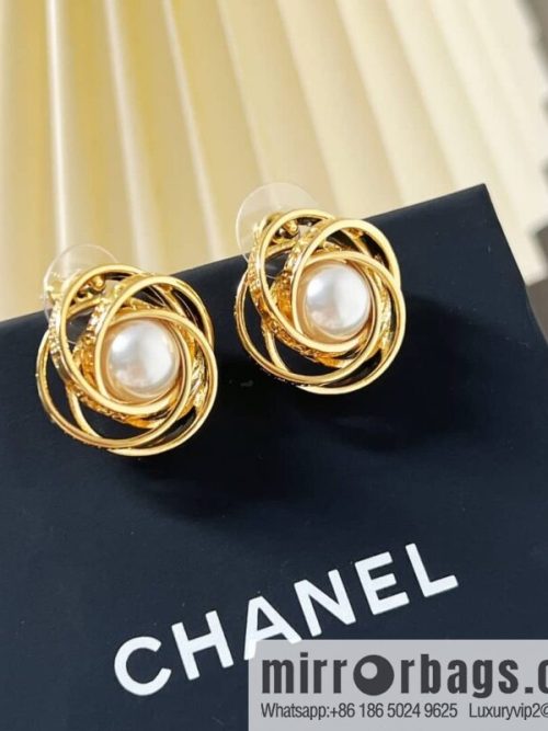 New ☑️ CHANEL Chanel gold pearl stud earrings