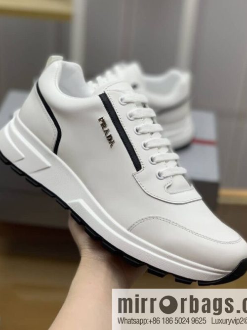 PRADA Prada uses soft leather (fabric), tongue embossed logo letters men\'s sneakers