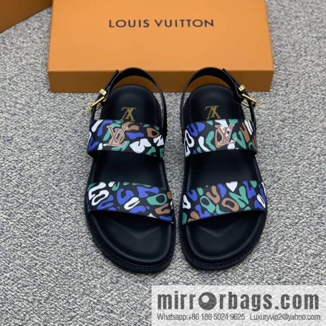 LV/Louis Vuitton features classic PVC men\'s sandals with black outsoles