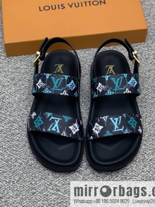 LV/Louis Vuitton features classic PVC men\'s sandals with black outsoles