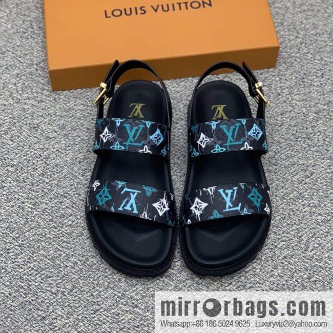 LV/Louis Vuitton features classic PVC men\'s sandals with black outsoles