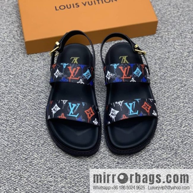 LV/Louis Vuitton features classic PVC men\'s sandals with black outsoles
