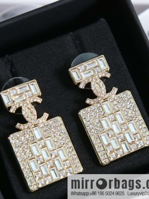 New ☑️ CHANEL Chanel double c full diamond perfume bottle necklace