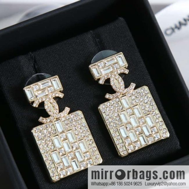 New ☑️ CHANEL Chanel double c full diamond perfume bottle necklace