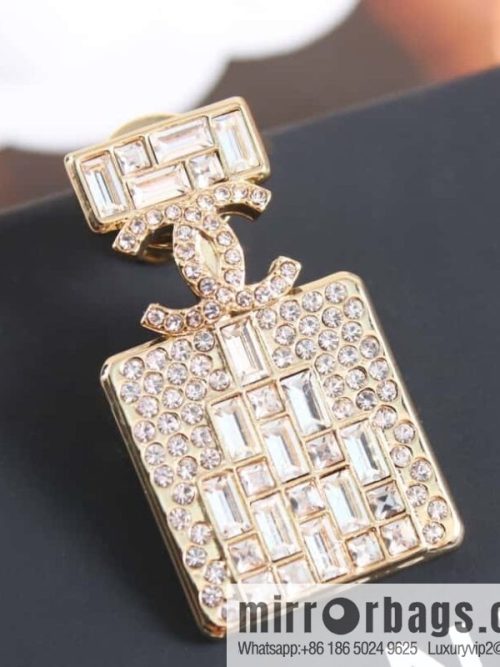 New ☑️ CHANEL Chanel double c full diamond perfume bottle brooch