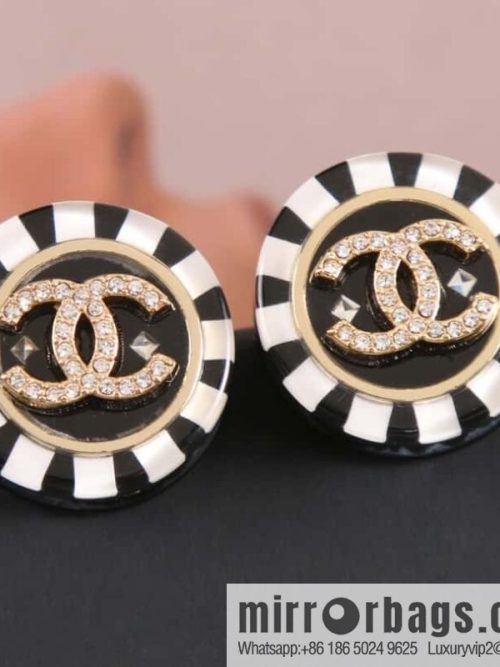 New ☑️ CHANEL Chanel c1 double c acrylic round stud earrings