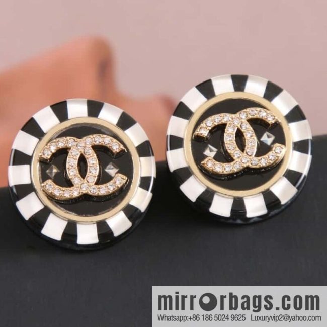 New ☑️ CHANEL Chanel c1 double c acrylic round stud earrings