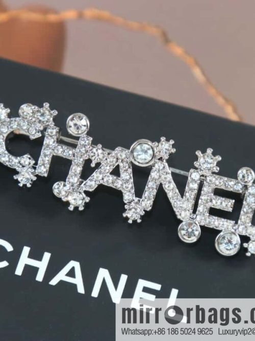 New ☑️ CHANEL Chanel full diamond CHANEL alphabet snowflake brooch