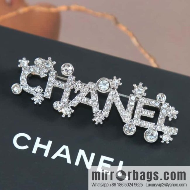 New ☑️ CHANEL Chanel full diamond CHANEL alphabet snowflake brooch