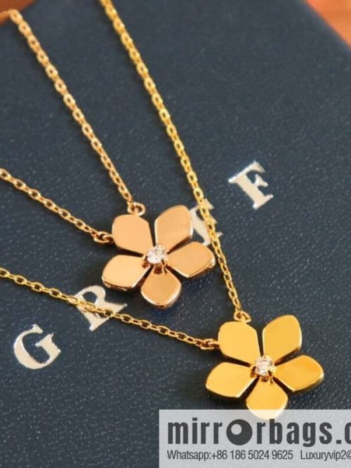 GRAFF Glossy flower necklace