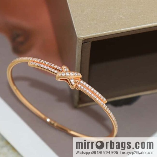 CHAUMET Jeux de Liens Edge Collection • Lifetime Collection • Edge, Full Diamond Cross Bracelet, Bracelet - Image 2