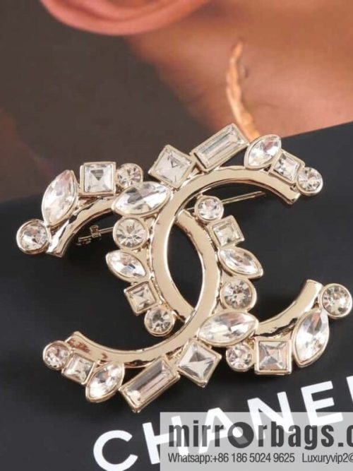 New ☑️ Chanel Double C Horse Eye Diamond Brooch
