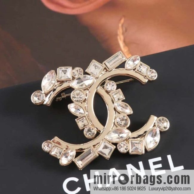 New ☑️ Chanel Double C Horse Eye Diamond Brooch