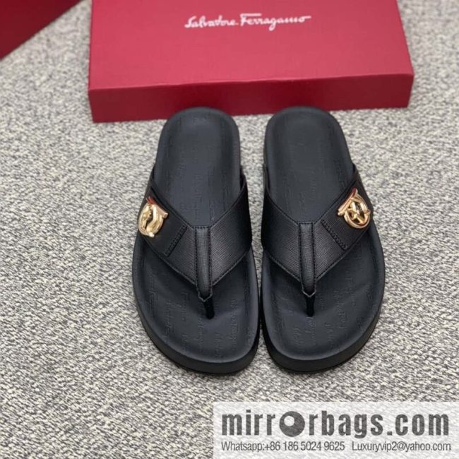 Ferragamo with black calfskin men\'s sandals
