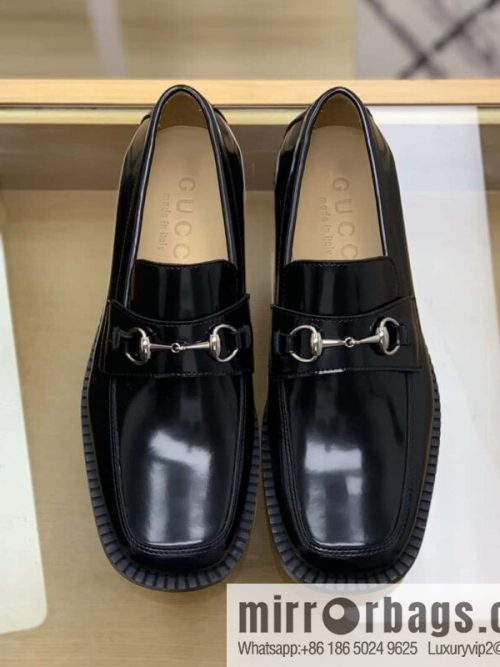 Gucci Gucci uses black smooth cow leather (fabric) carefully made men\'s loafers