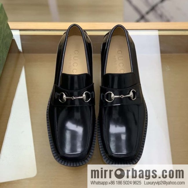 Gucci Gucci uses black smooth cow leather (fabric) carefully made men\'s loafers