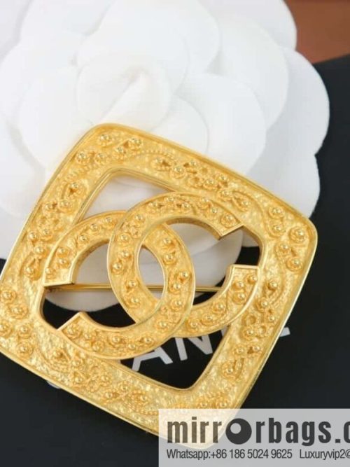 New ☑️ Chanel medieval series gold rhombus double c brooch
