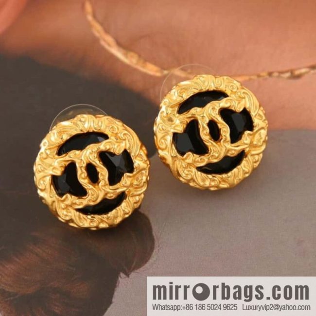 New ☑️ Chanel medieval series gold round double c earrings - Image 2