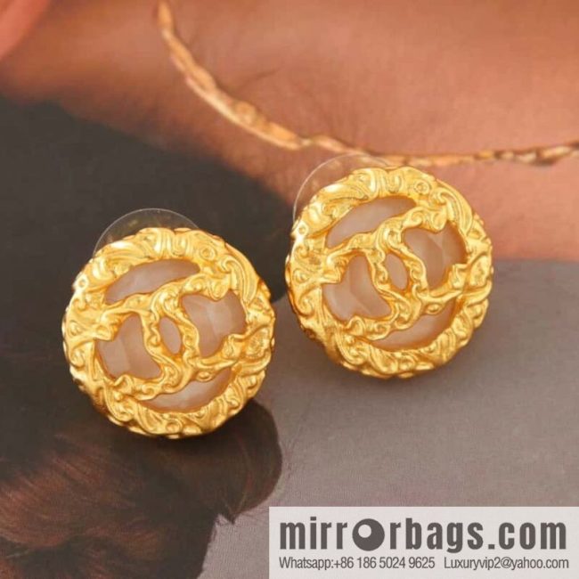 New ☑️ Chanel medieval series gold round double c earrings - Image 3