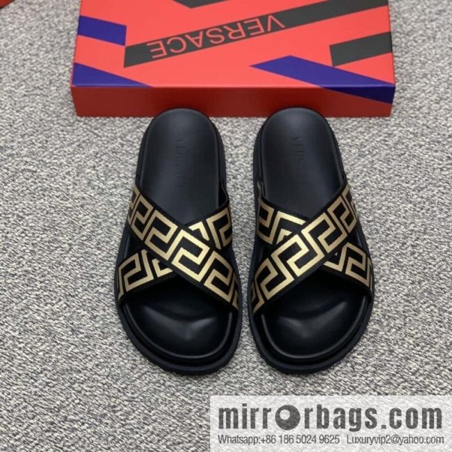 Versace uses black calfskin men\'s sandals