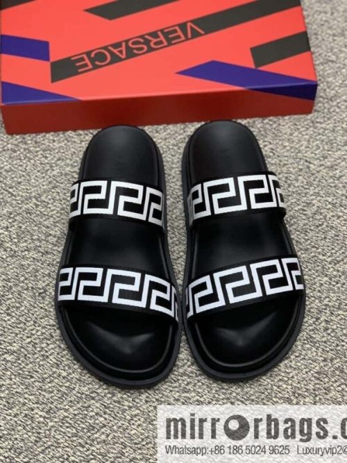 Versace uses black calfskin men\'s sandals
