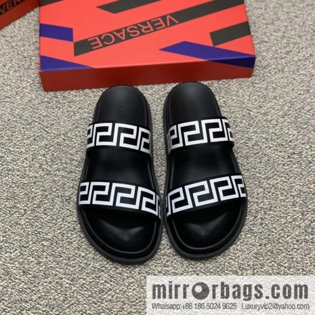 Versace uses black calfskin men\'s sandals
