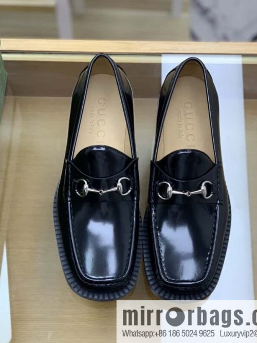 Gucci Gucci uses black smooth cow leather (fabric) carefully made men\'s loafers