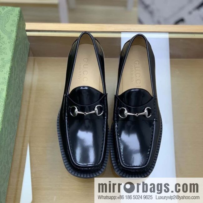 Gucci Gucci uses black smooth cow leather (fabric) carefully made men\'s loafers