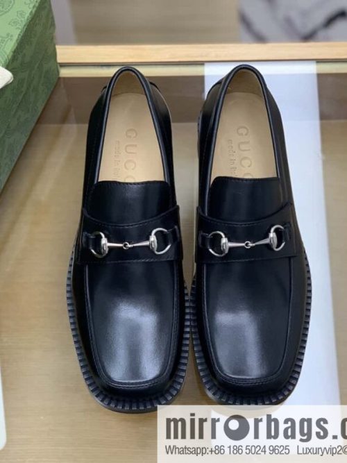 Gucci Gucci uses black smooth cow leather (fabric) carefully made men\'s loafers
