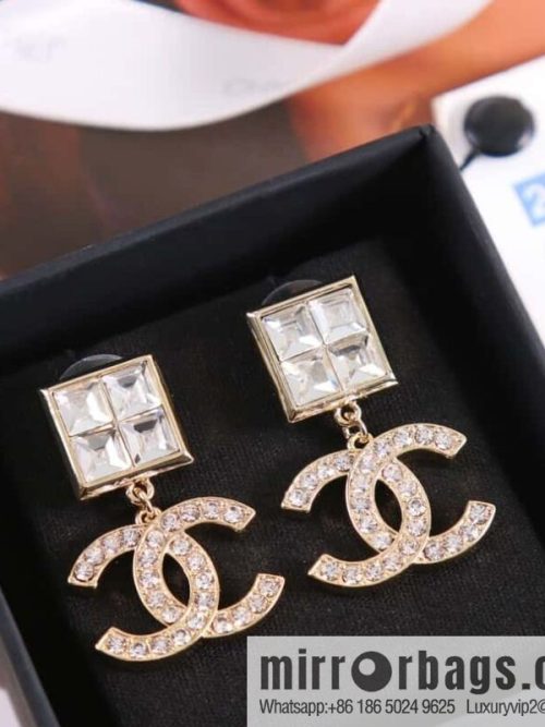 New ☑️ CHANEL Chanel c2 double c square diamond stud earrings
