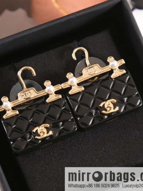 New ☑️ CHANEL Chanel c1 double c hanger bag 👜 stud earrings