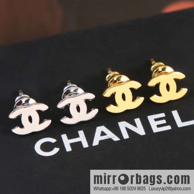 New ☑️ CHANEL Chanel c1 mini double c glossy earrings
