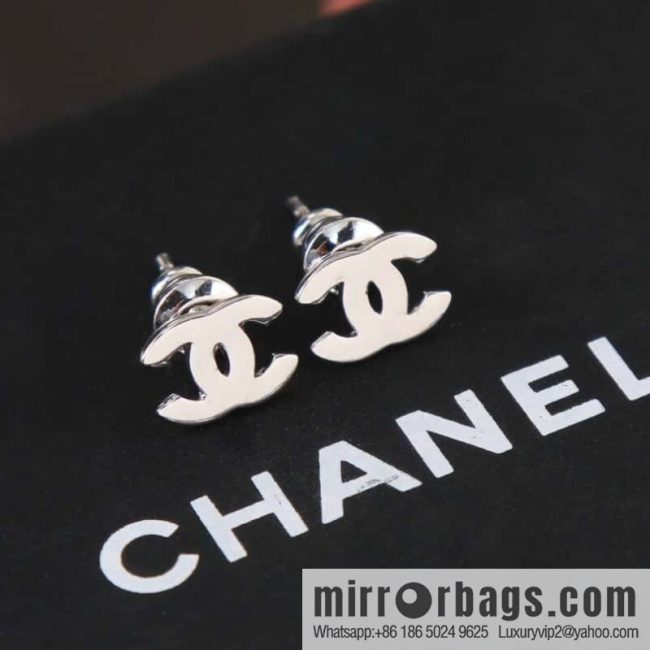 New ☑️ CHANEL Chanel c1 mini double c glossy earrings - Image 2