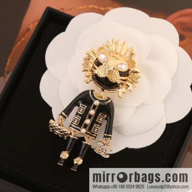 New ☑️ CHANEL Chanel double c black gold lion brooch