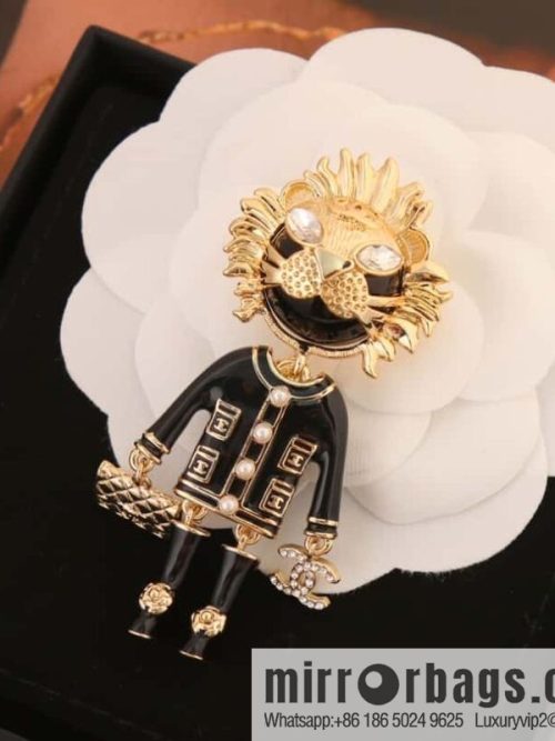 New ☑️ CHANEL Chanel double c black gold lion brooch