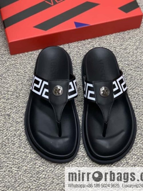 Versace uses black calfskin men\'s sandals