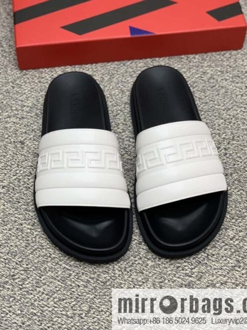Versace uses black calfskin men\'s sandals