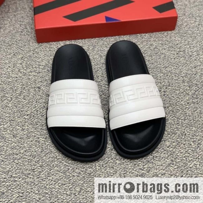 Versace uses black calfskin men\'s sandals
