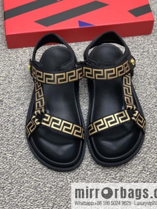Versace uses black calfskin men\'s sandals
