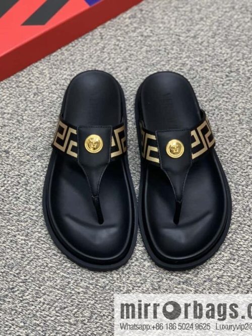 Versace uses black calfskin men\'s sandals